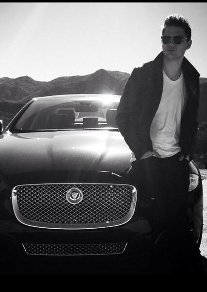 Jeremy Irvine photo