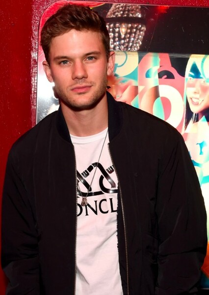 Jeremy Irvine photo
