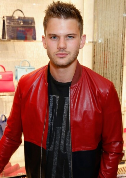 Jeremy Irvine photo