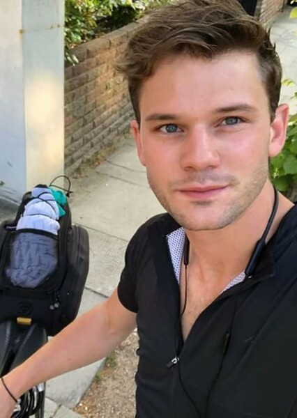 Jeremy Irvine photo