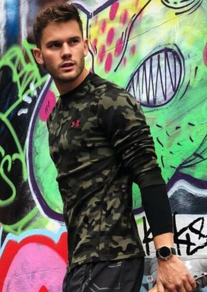 Jeremy Irvine photo