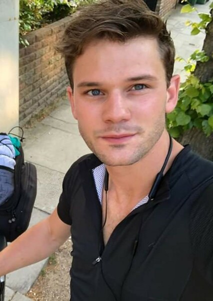 Jeremy Irvine photo