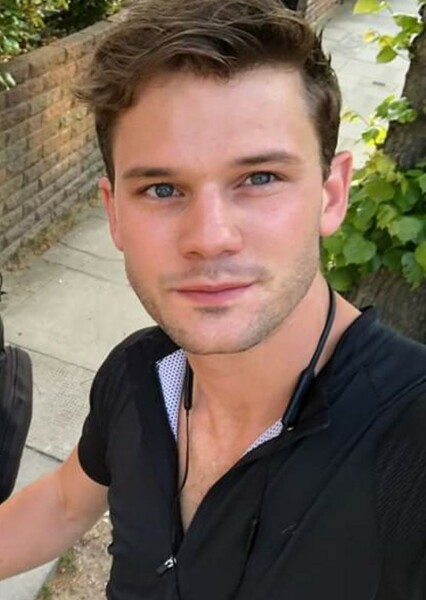 Jeremy Irvine photo
