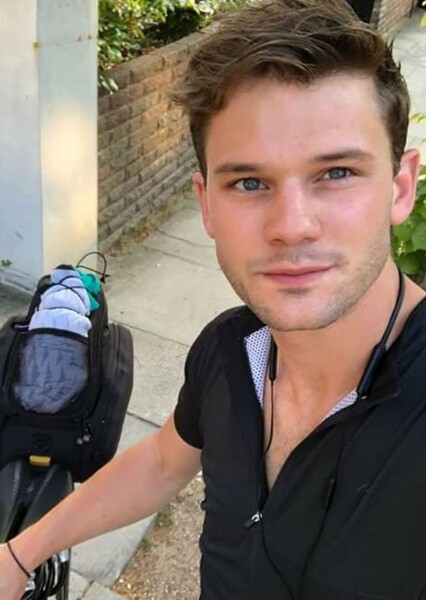 Jeremy Irvine photo