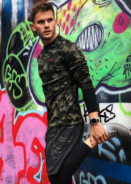 Jeremy Irvine photo