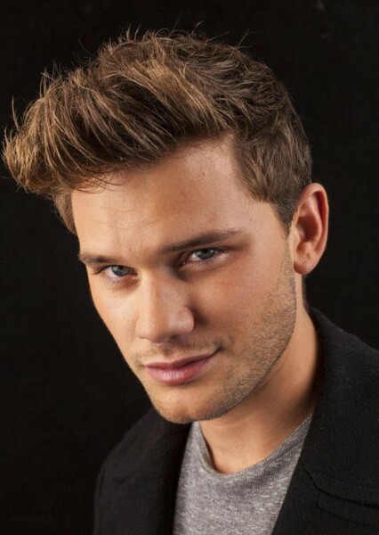 Jeremy Irvine photo