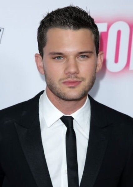 Jeremy Irvine photo