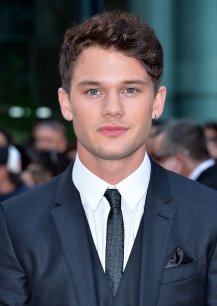 Jeremy Irvine photo