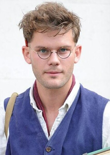 Jeremy Irvine photo