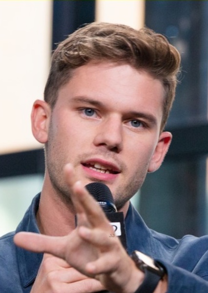 Jeremy Irvine photo
