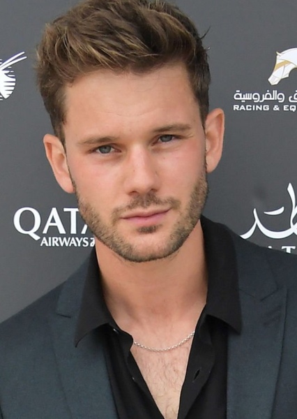 Jeremy Irvine photo