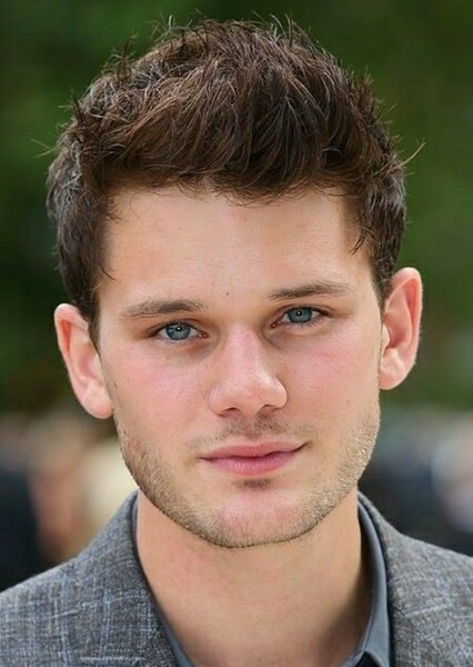 Jeremy Irvine photo