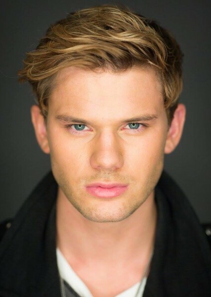 Jeremy Irvine photo