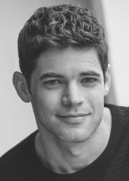 Jeremy Jordan photo