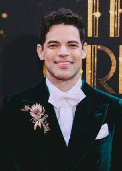 Jeremy Jordan photo