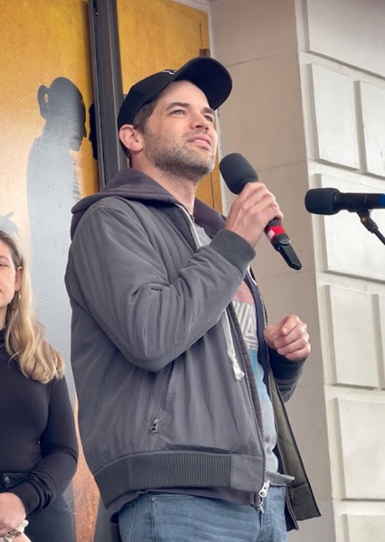 Jeremy Jordan photo