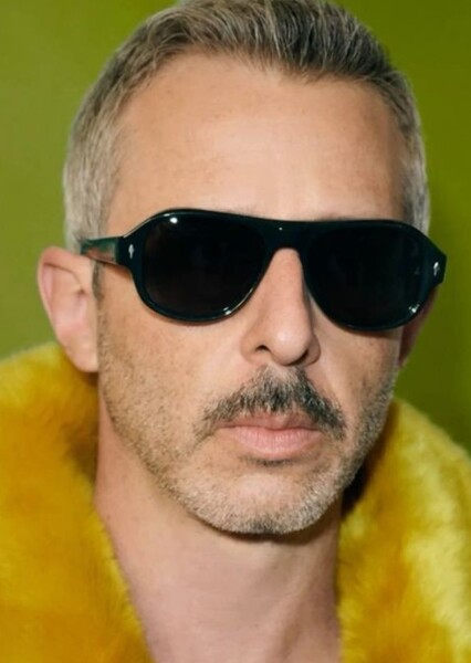 Jeremy Strong photo