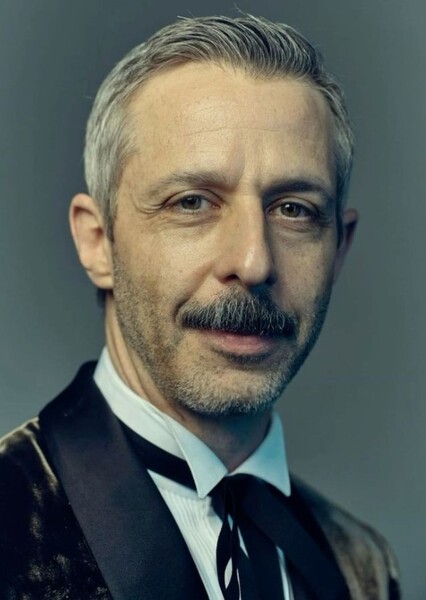 Jeremy Strong photo