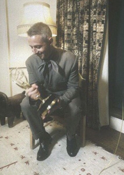 Jeremy Strong photo