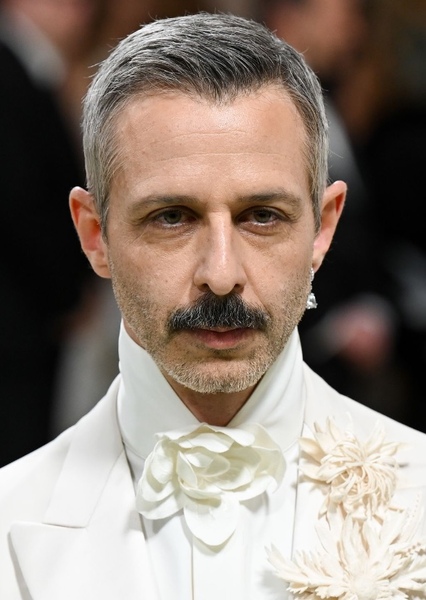 Jeremy Strong photo