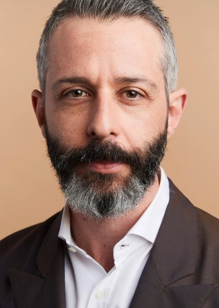 Jeremy Strong photo
