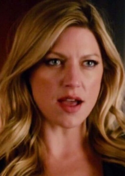 Jes Macallan photo