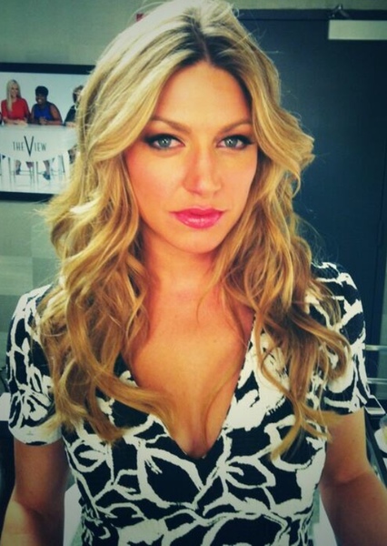 Jes Macallan photo