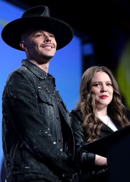 Jesse & Joy photo
