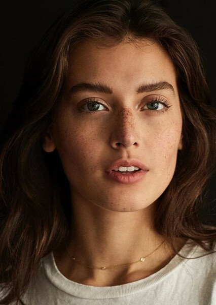 Jessica Clements photo