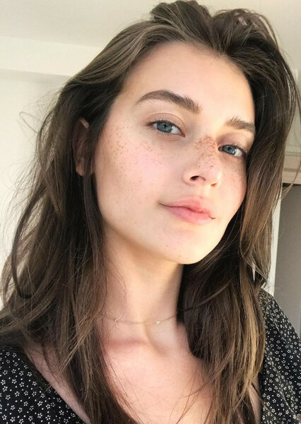 Jessica Clements photo