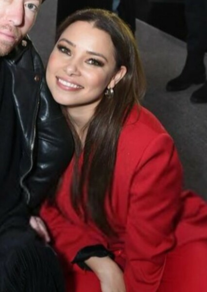 Jessica Parker Kennedy photo