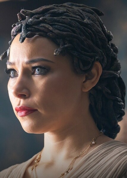 Jessica Parker Kennedy photo