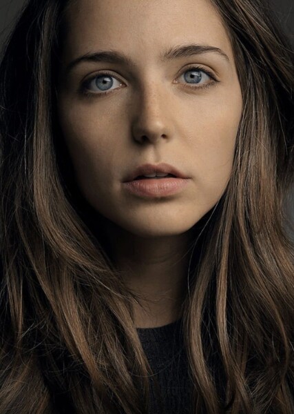 Jessica Rothe photo