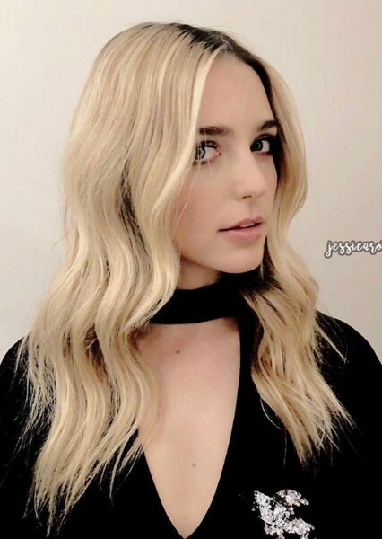 Jessica Rothe photo