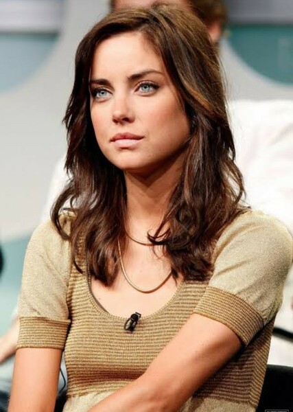 Jessica Stroup photo