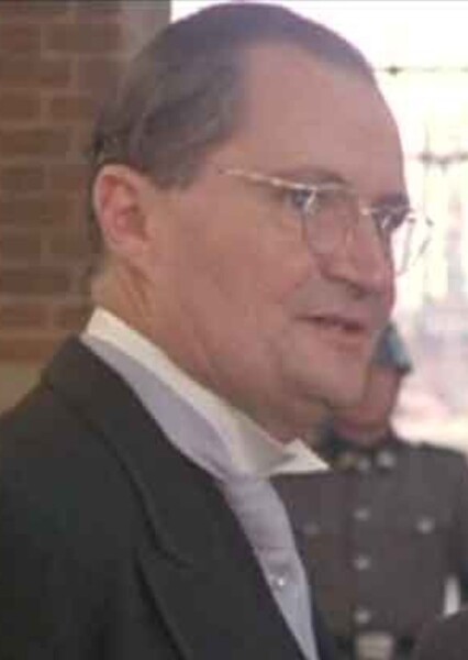 Jim Broadbent photo