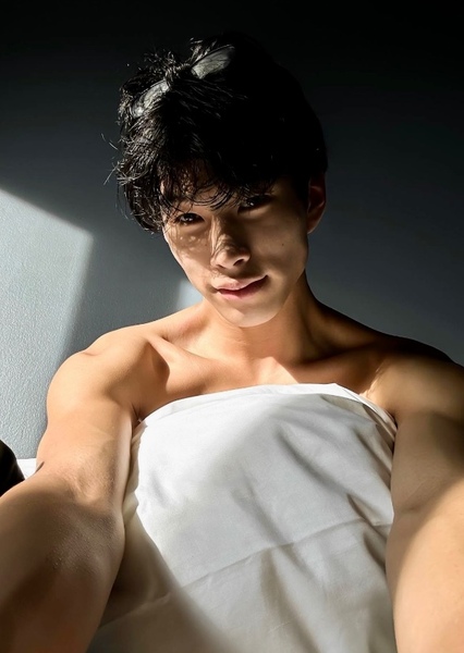 JJ Lee photo