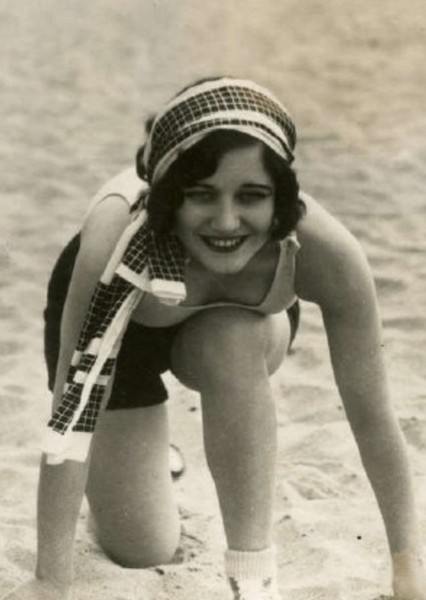 Joan Crawford photo