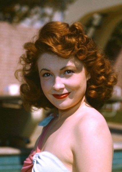 Joan Leslie photo