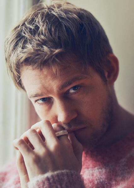 Joe Alwyn photo