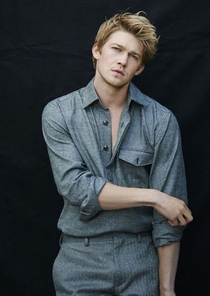 Joe Alwyn photo