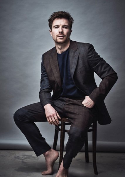 Joe Dempsie photo