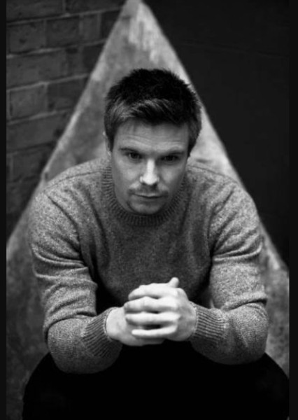 Joe Dempsie photo