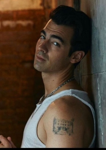 Joe Jonas photo