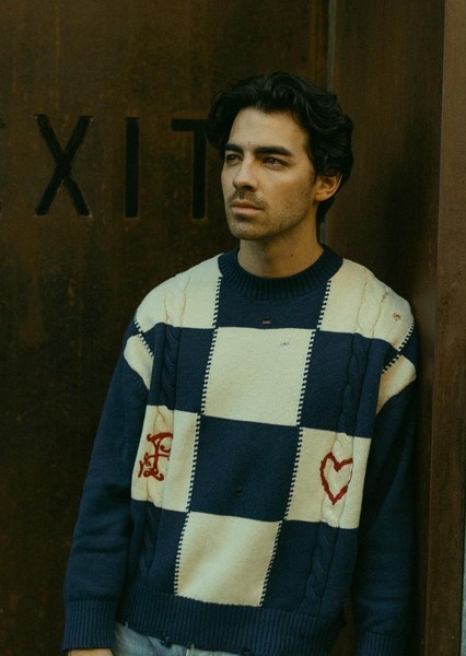 Joe Jonas photo
