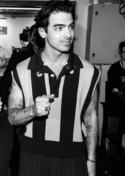 Joe Jonas photo