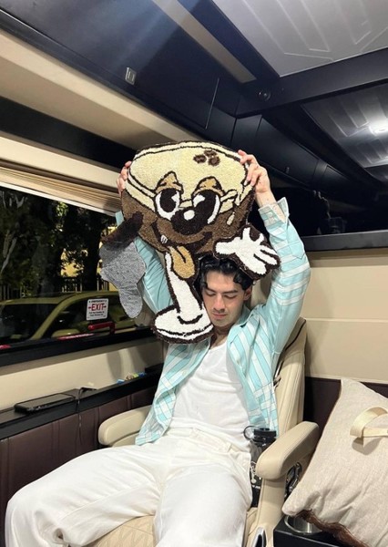 Joe Jonas photo