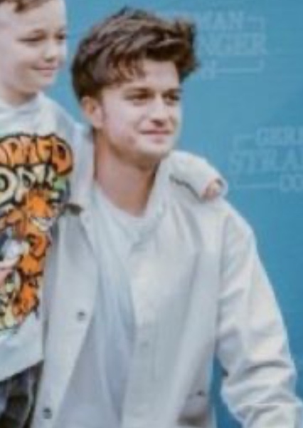 Joe Keery photo