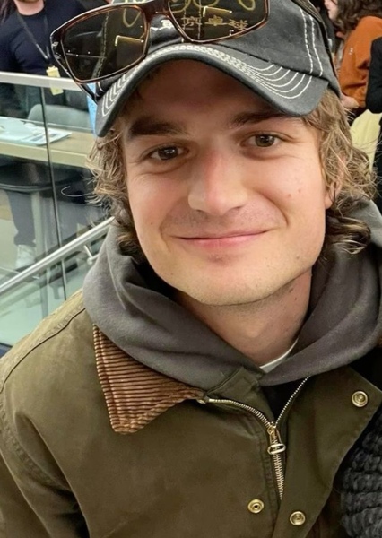 Joe Keery photo