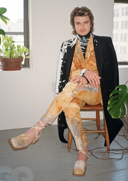Joe Keery photo